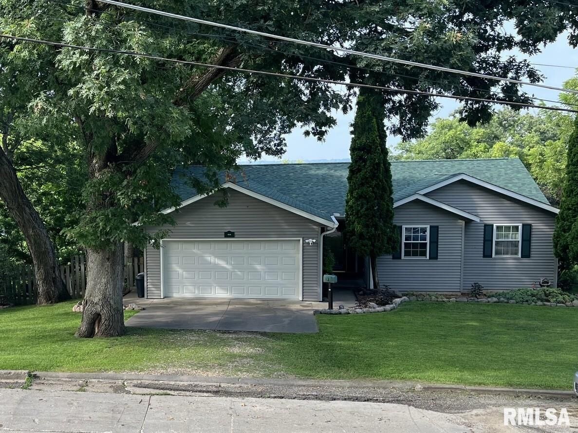 Property Photo: 213 Walnut Street IL 61074