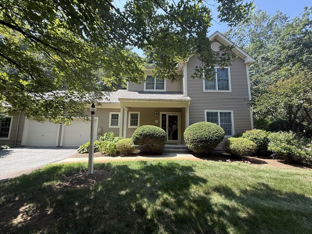 Property Photo:  5 Chestnut Ln 5  MA 01730 
