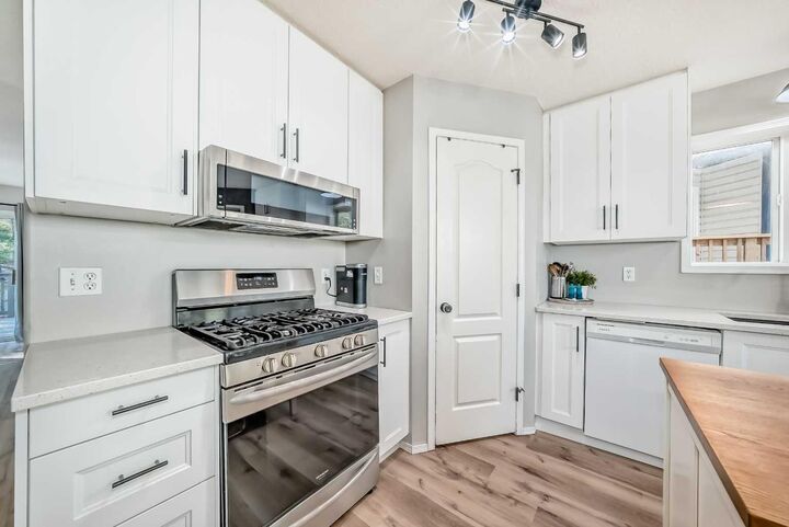 Property Photo:  985 Wilson Way  AB T1W 2Y9 