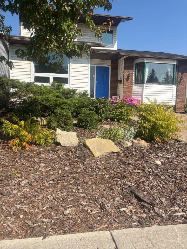 Property Photo:  4 Beddington Way NE  AB T3K 1M9 