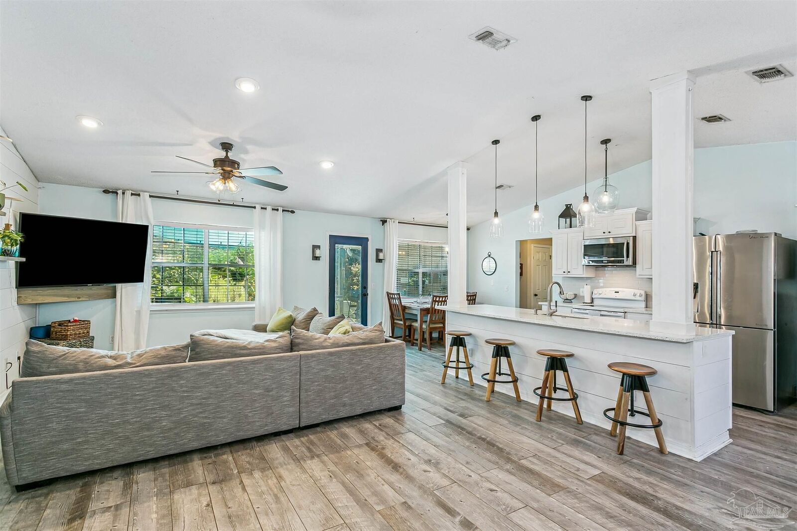 Property Photo: 1508 Bay Woods Rd FL 32563