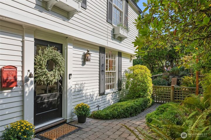 Property Photo:  4827 NE 43rd Street  WA 98105 