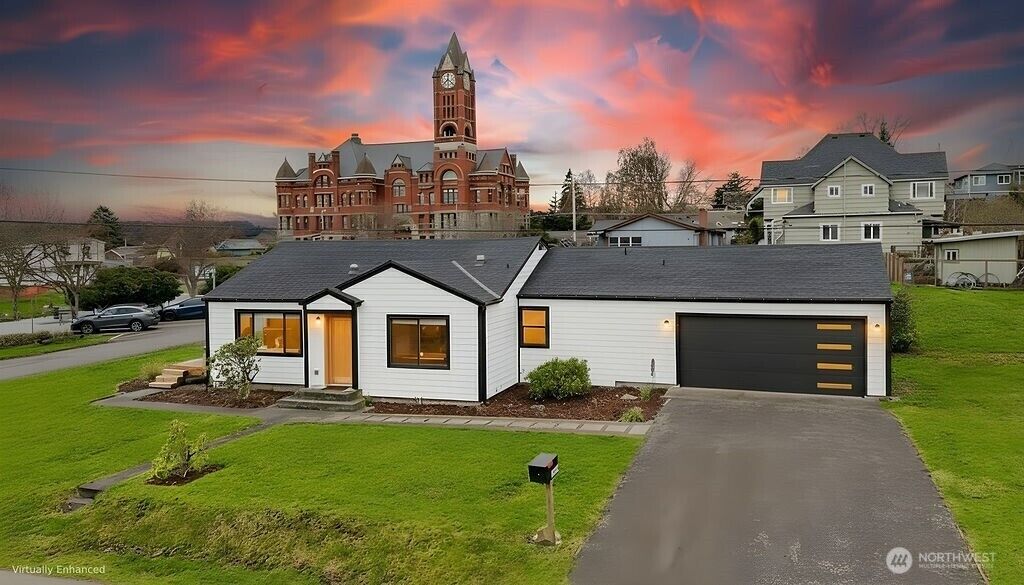 Property Photo:  1738  Washington Street  WA 98368 