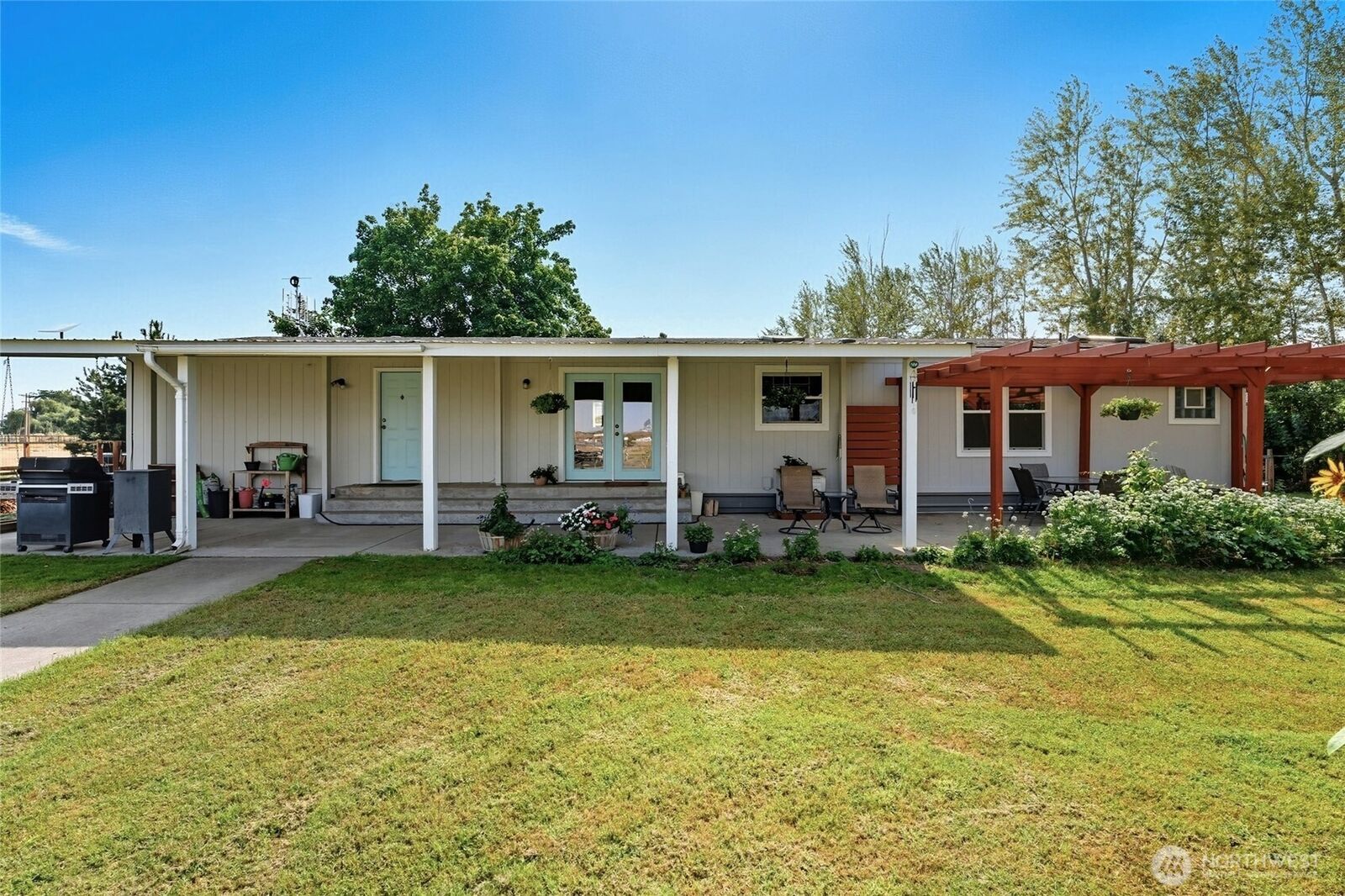 Property Photo:  7082  Stateline Road  WA 99360 