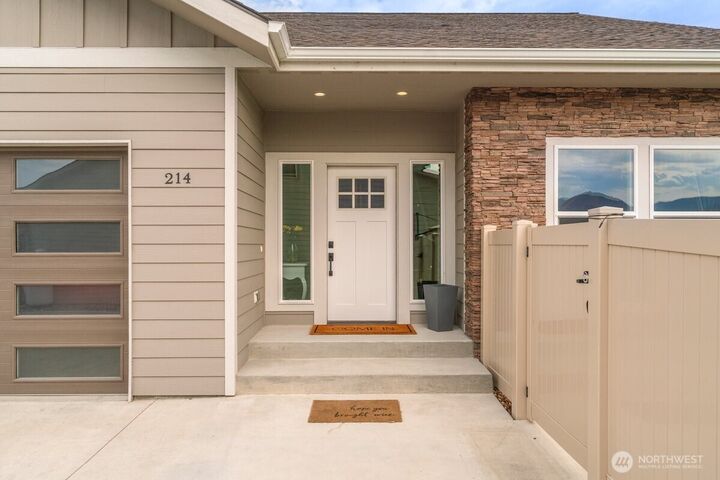 Property Photo:  214  Solomon Loop NW  WA 98802 