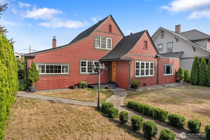 Property Photo:  820  H Street  WA 98531 