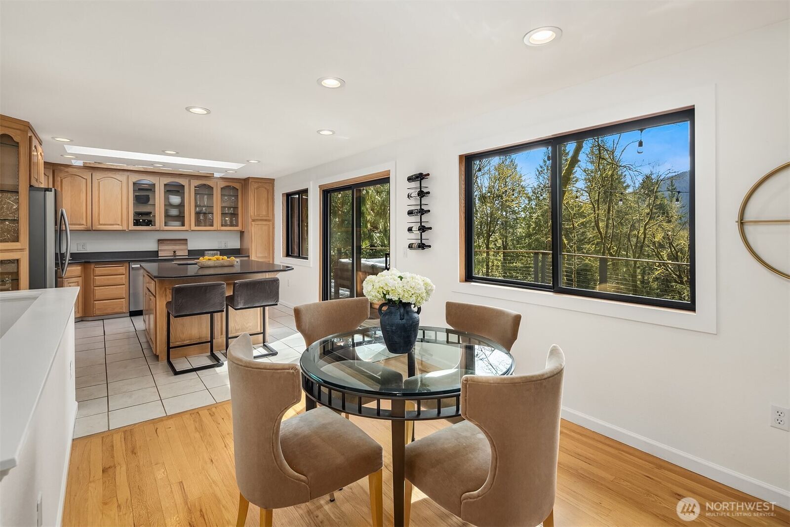 Property Photo:  6701  277th Way SE  WA 98027 