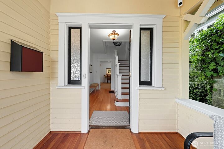 Property Photo:  911 N 47th Street  WA 98103 
