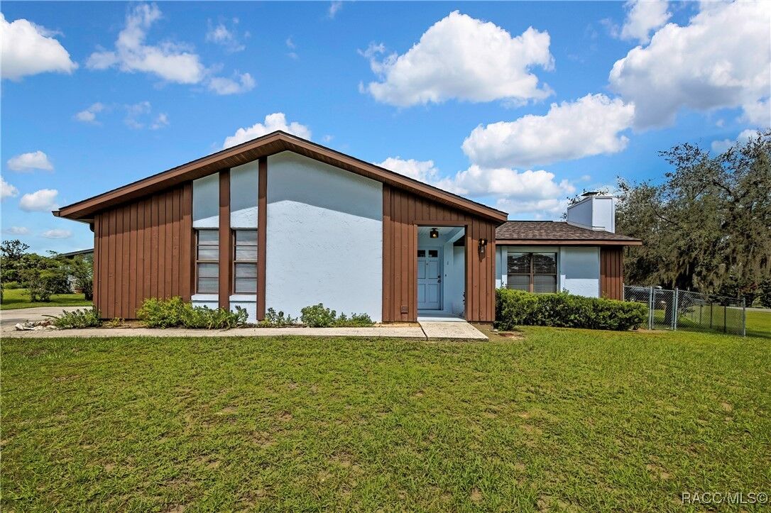 Property Photo:  3535 E Foxwood Court  FL 34452 