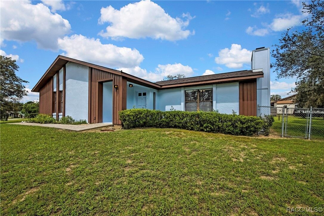 Property Photo:  3535 E Foxwood Court  FL 34452 