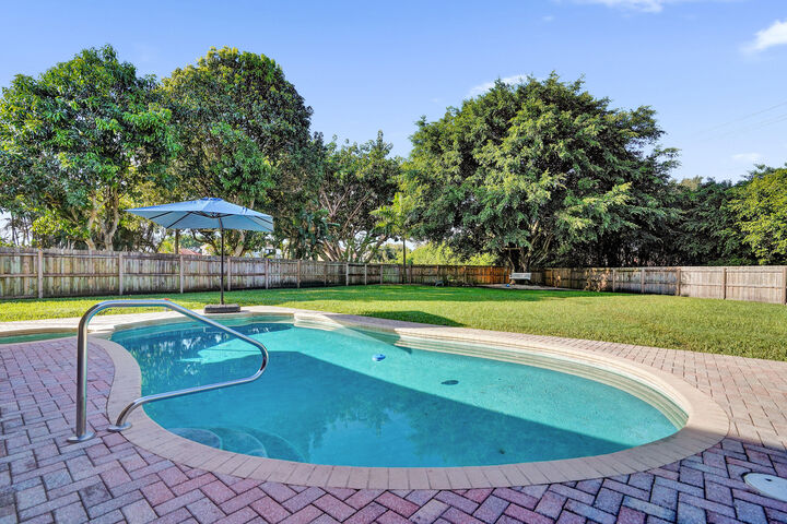 Property Photo: 6907 Beacon Hollow Turn FL 33437