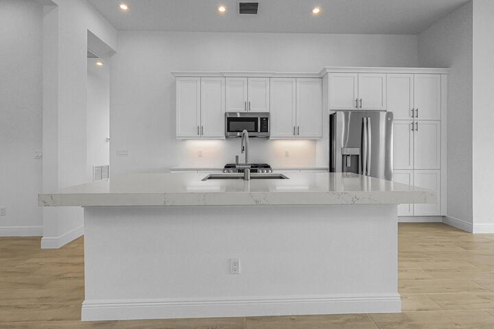 Property Photo: 213 SE Via Sangro FL 34952