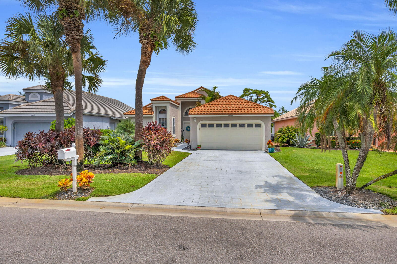 Property Photo:  13862 Palm Grove Place  FL 33418 