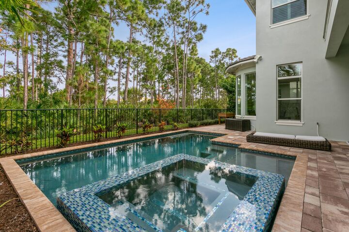 Property Photo:  1098 Faulkner Ter Terrace  FL 33418 