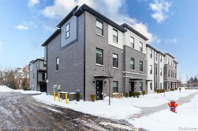 Property Photo:  2878 Summers Place  MI 48084 