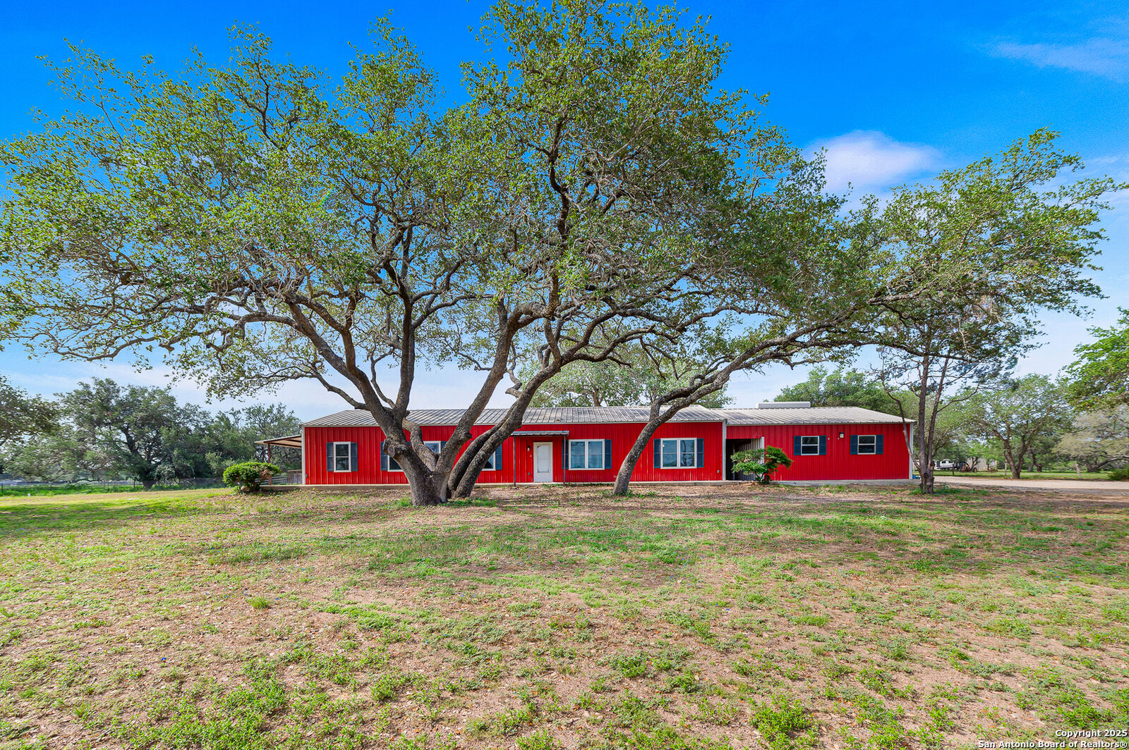 Property Photo:  1015 Fm 2200  TX 78016 