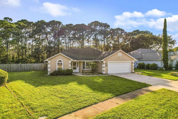 Property Photo: 607 W Bianca Cir FL 32086