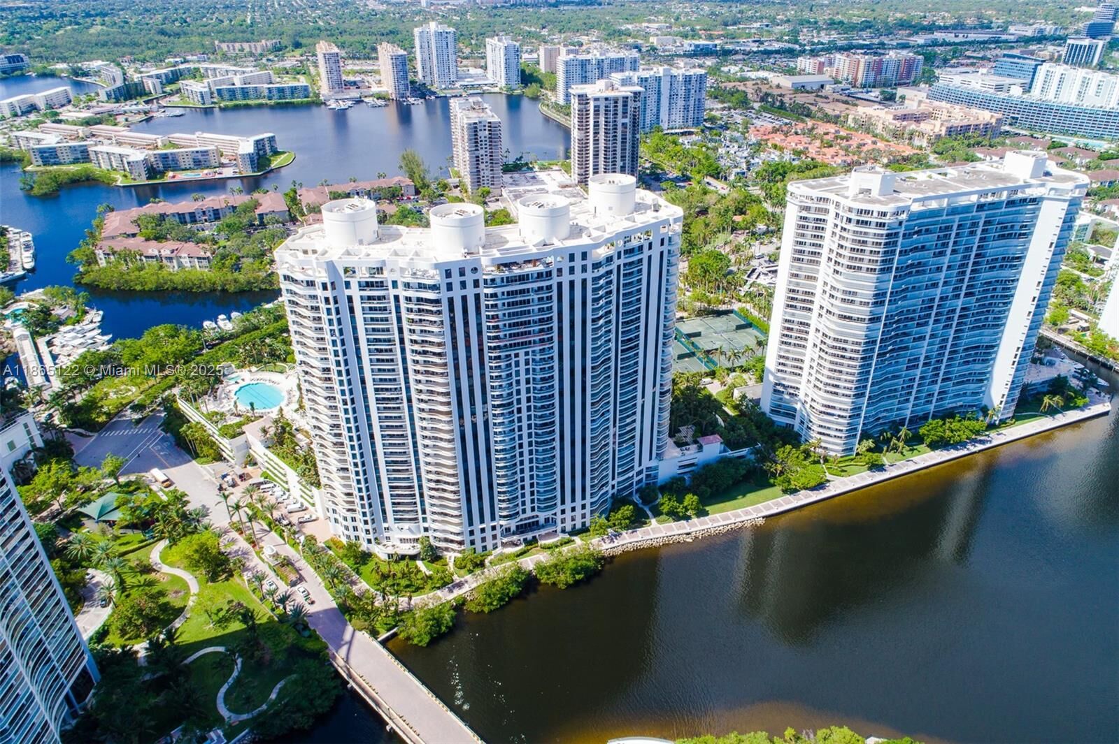 Property Photo:  6000 Island Blvd 707  FL 33160 