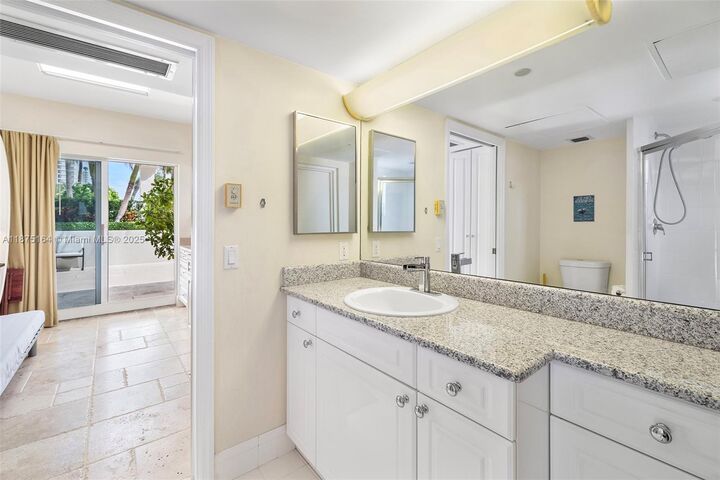 Property Photo:  4775 Collins Ave Ca-A14  FL 33140 