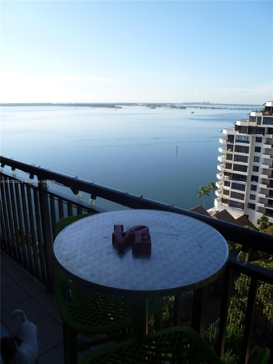 Property Photo:  540 Brickell Key Dr 1719  FL 33131 
