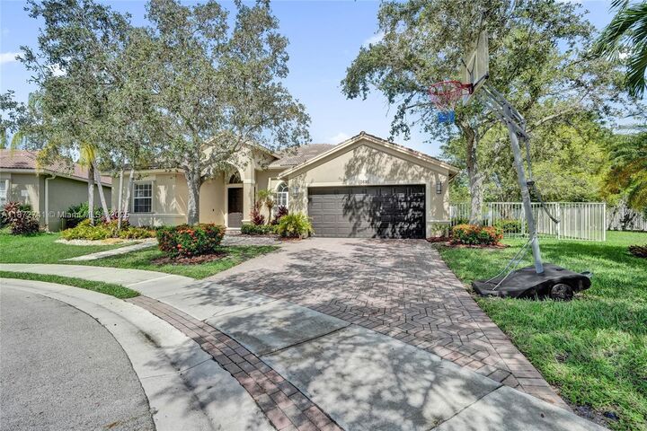 Property Photo:  3695 W Gardenia Ave  FL 33332 
