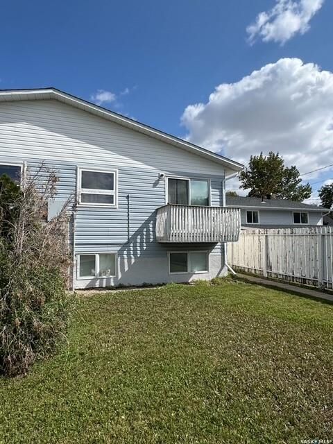 Property Photo:  34 Central Avenue S 3  SK S9H 3E6 