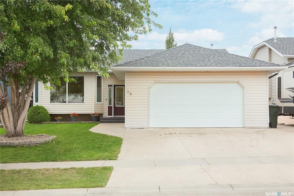 Photo de la propriété: 38 Longpre Crescent SK S6X 1C6