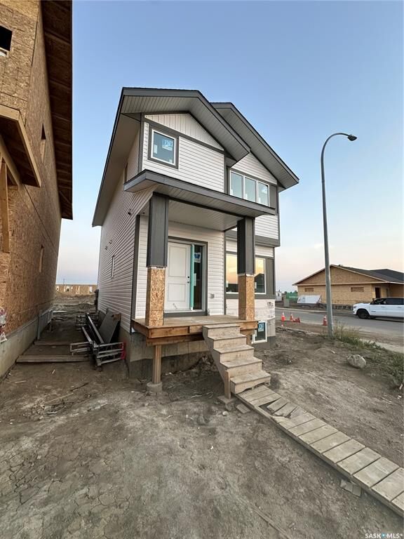 Property Photo:  400 Besnard Crescent  SK S0K 2T1 
