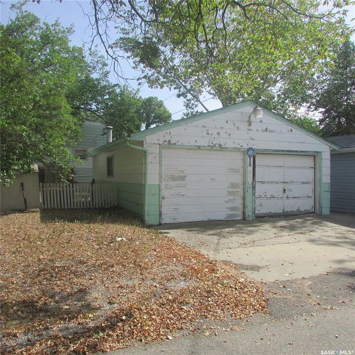 Property Photo: 2802 McTavish Street SK S4S 2C4