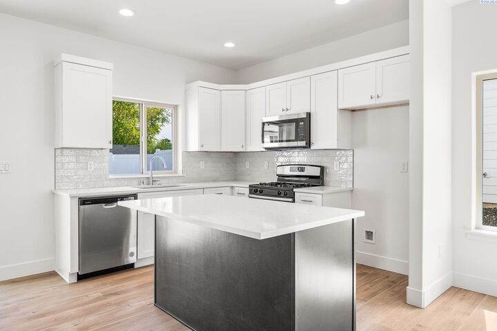 1097 S Underwood Pl  Kennewick WA 99337 photo