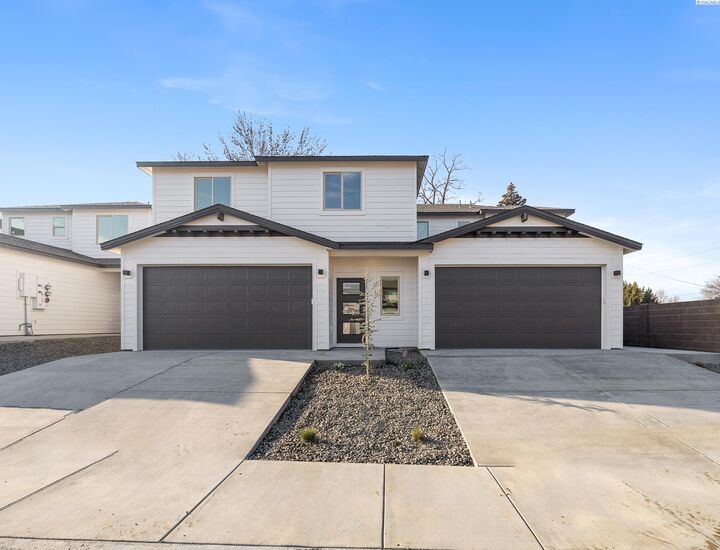 Property Photo: 1008 S Underwood Pl WA 99337