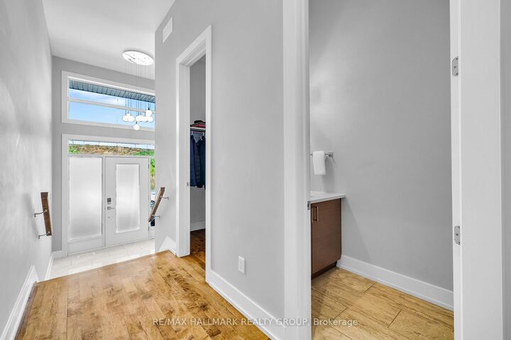 Property Photo:  42B Young Street  ON K1S 3H7 