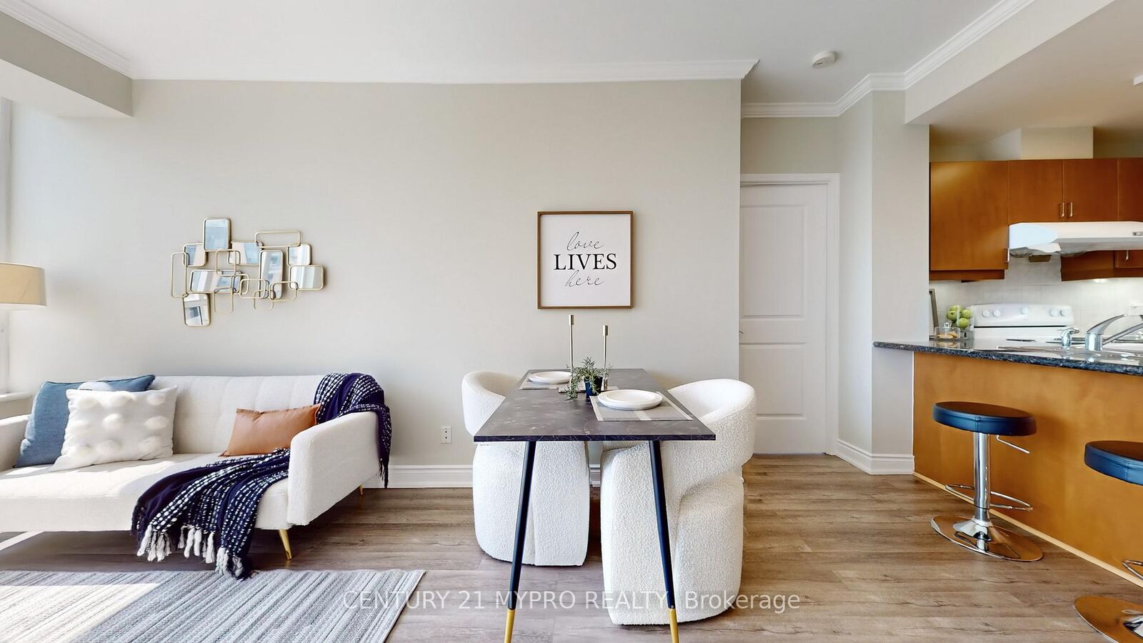 Photo de la propriété: 28 Byng Avenue Lph03 ON M2N 7H4
