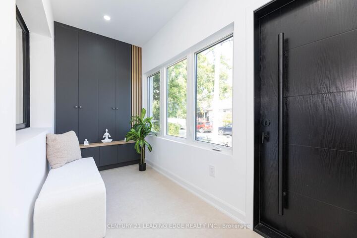 Photo de la propriété:  12 Marigold Avenue  ON M4M 3B2 