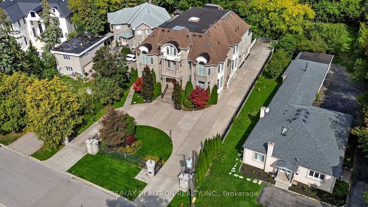 21 Boyle Drive  Richmond Hill ON L4C 6C8 photo