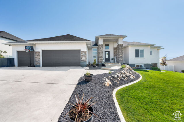 Property Photo: 1222 E 300 S UT 84335