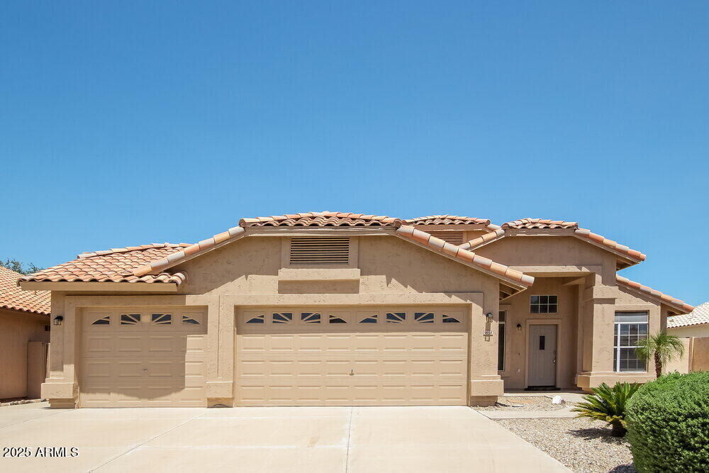 Property Photo:  