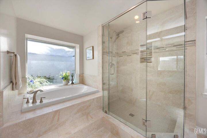 Property Photo: 7705 Terry John Avenue CA 93308