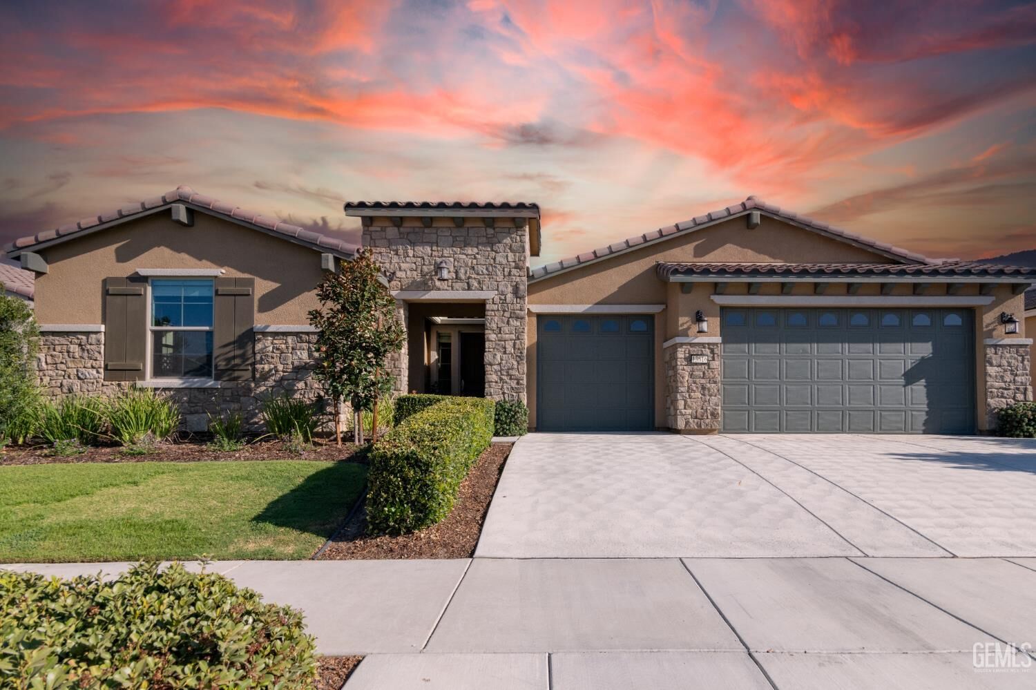 Property Photo: 13616 Pixton Avenue CA 93311