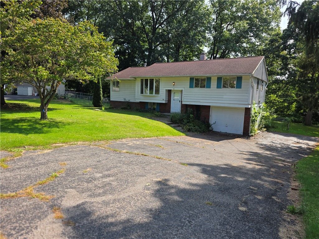 Property Photo:  40 Oak Hill  NY 14526 
