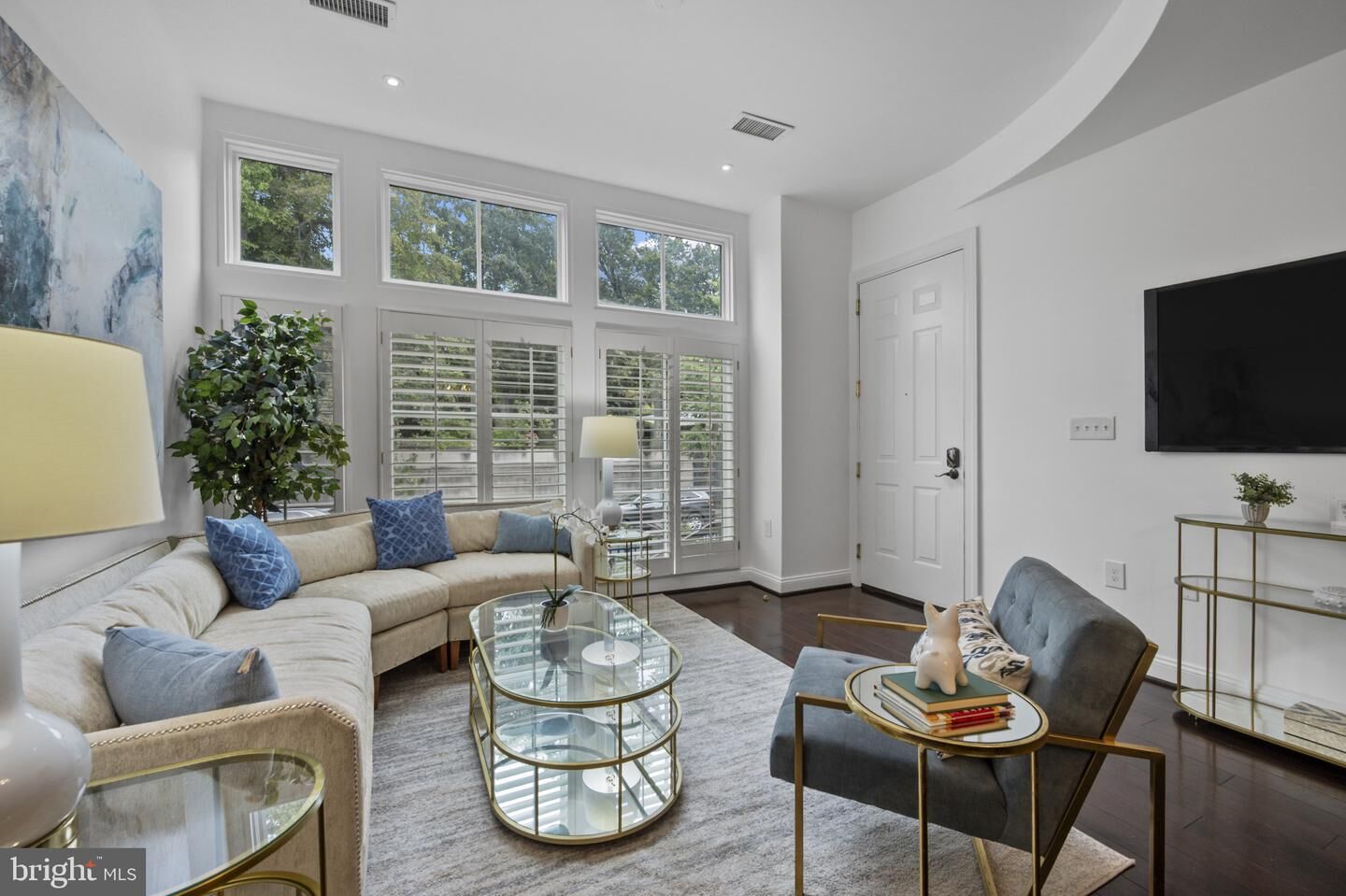 Property Photo:  2200 17th Street NW 204  DC 20009 
