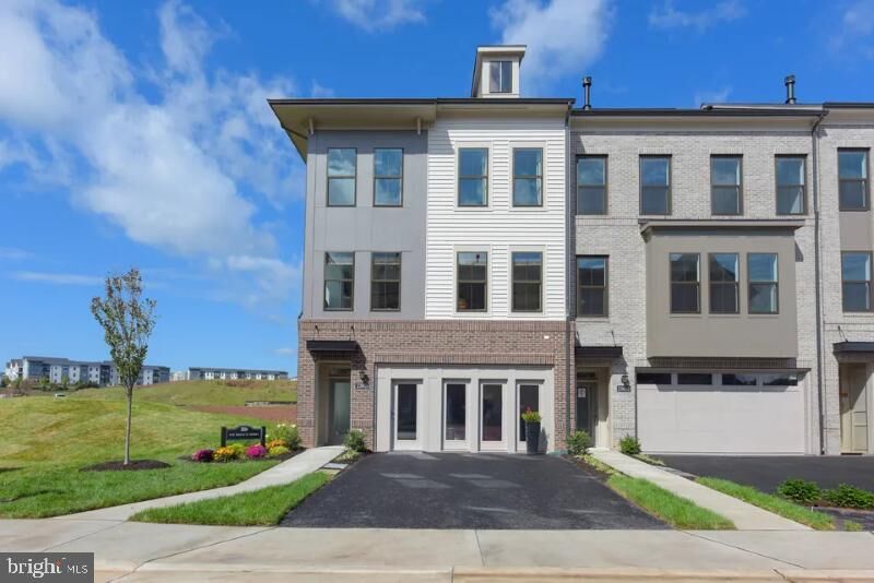 Property Photo:  42972 Truman Terrace  VA 20148 
