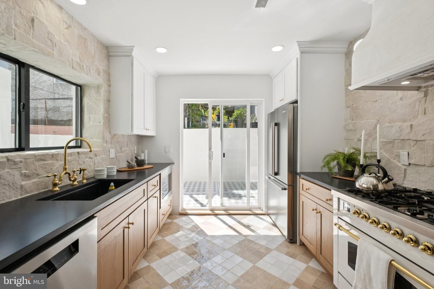 Property Photo: 842 Wharton Street PA 19147