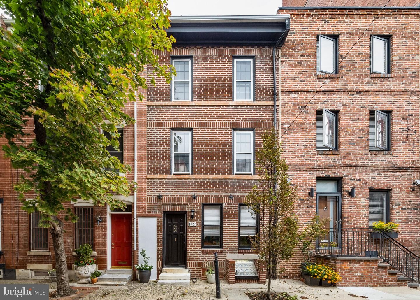 Property Photo:  1727 Naudain Street  PA 19146 