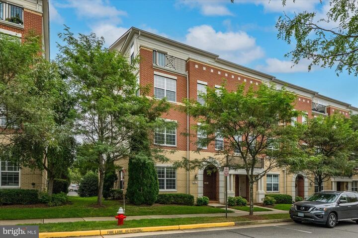 Property Photo:  43613 McDowell Square  VA 20176 