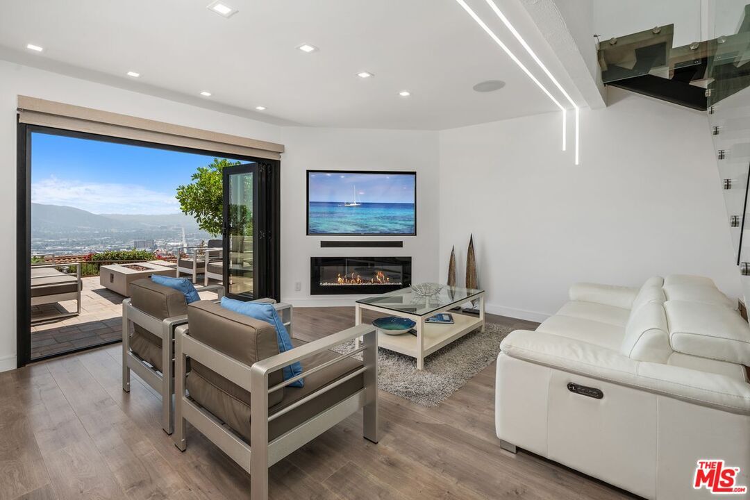 Property Photo:  1703 Camino De Villas  CA 91501 