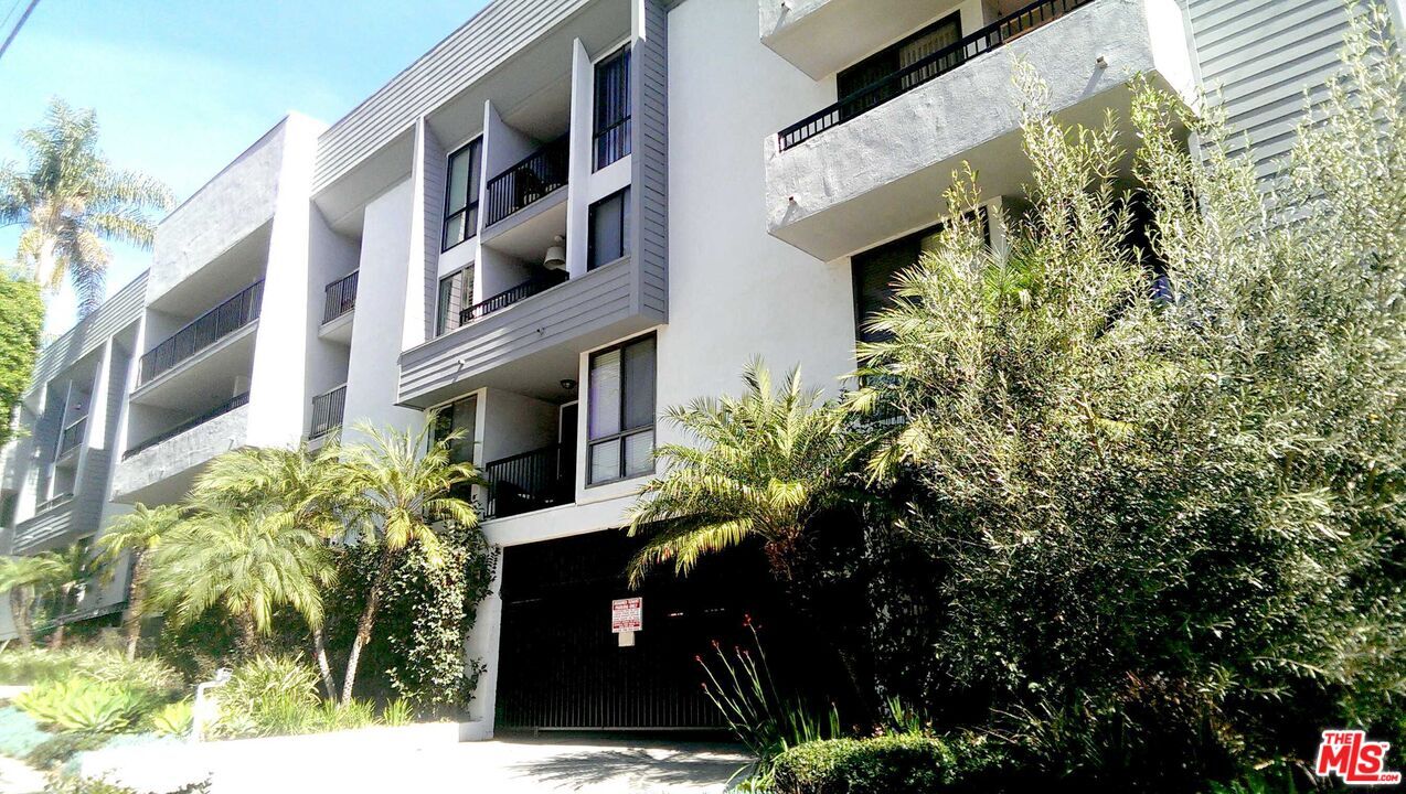 Property Photo:  906 N Doheny Dr  CA 90069 