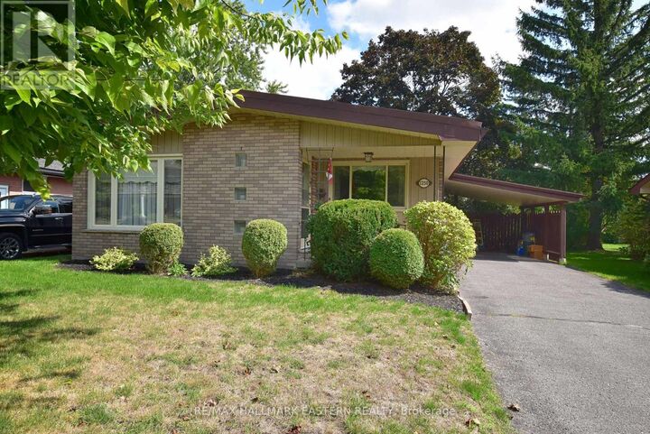 Property Photo:  1250 Franklin Drive  ON K9H 6Z4 