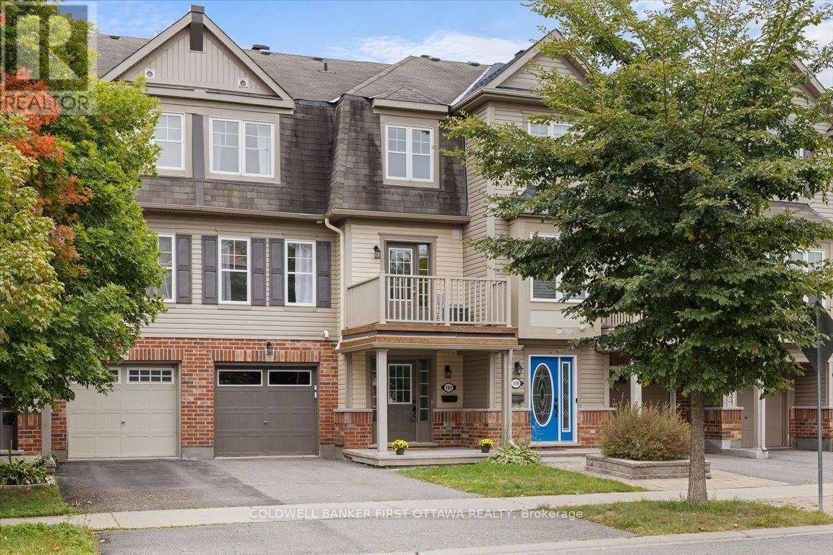 Property Photo:  121 Par-La-Ville Circle  ON K2S 0M3 