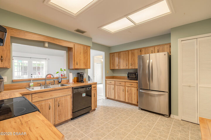 Property Photo: 5571 Mossy Oak Lane FL 32127